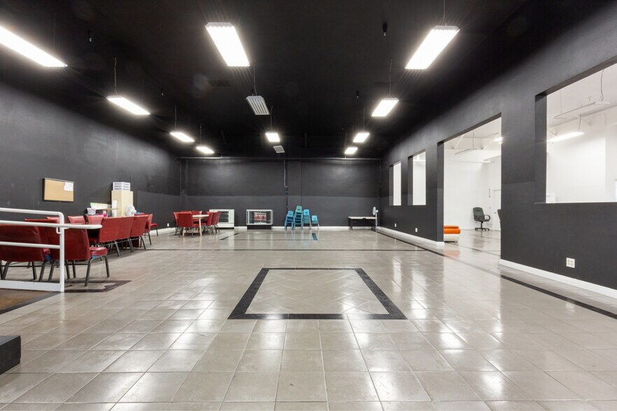 More Photos Of 505 S Main St, Santa Ana Storefront For Sale