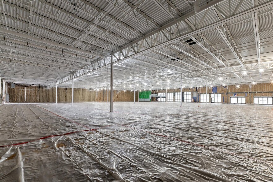 More Photos Of 41128-41496 Ann Arbor Rd E, Plymouth Storefront For Lease