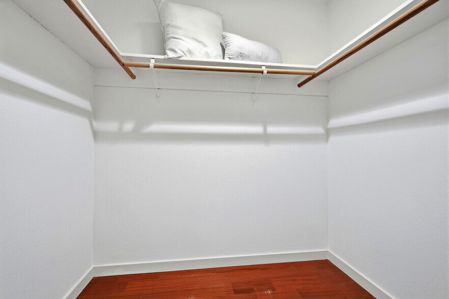 More Photos Of 1678 Wallace Ave, San Francisco Specialty For Sale
