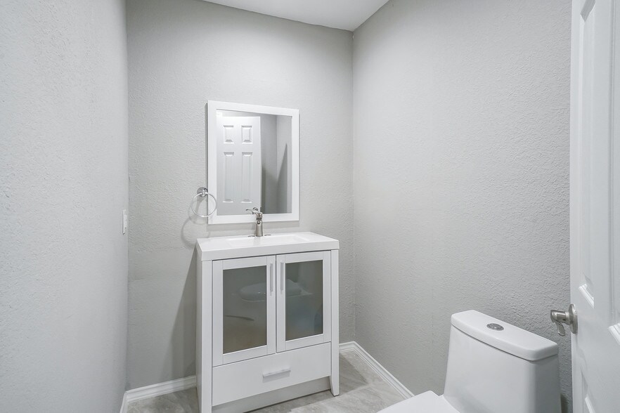 More Photos Of 6864 Pecan St, Frisco Office For Lease