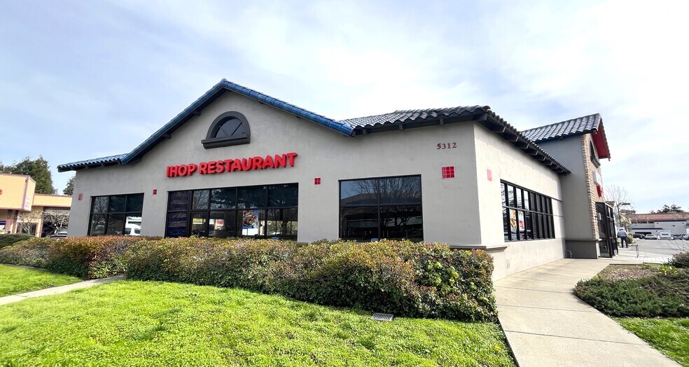 More Photos Of 5312 Old Redwood Hwy, Petaluma Restaurant For Lease