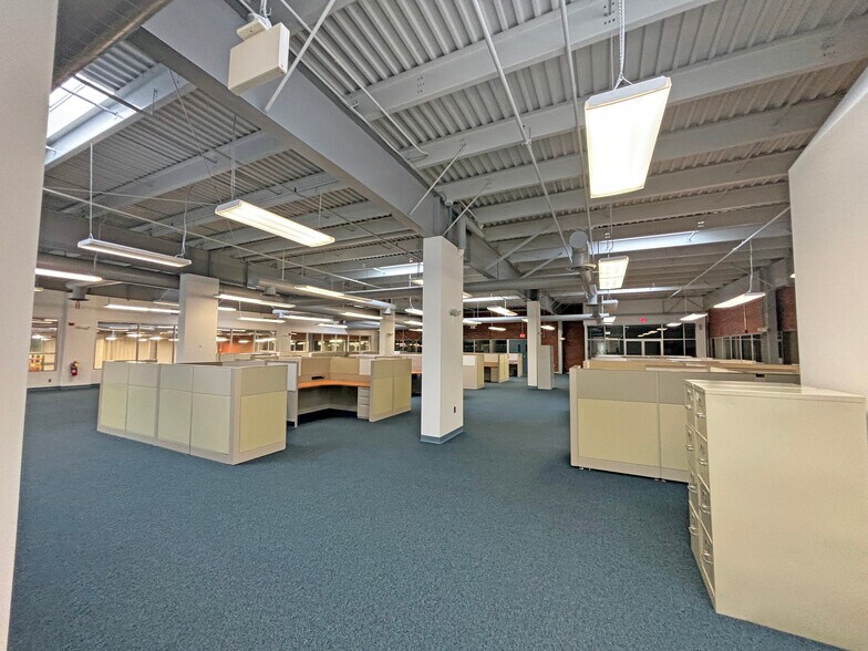 More Photos Of 220 Hackett Hill Rd, Manchester Light Manufacturing For Sale