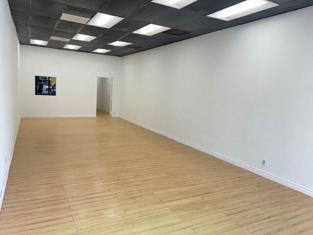 More Photos Of 1000-1018 N Vermont Ave, Los Angeles Unknown For Lease