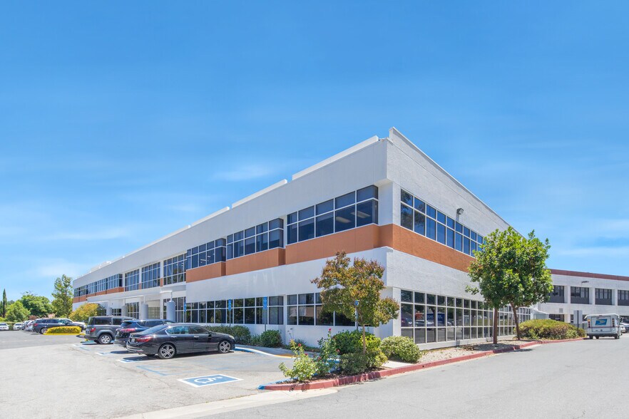 More Photos Of 25775 McBean Pky, Valencia Medical For Lease