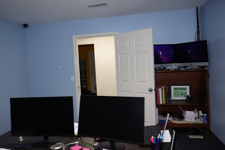 More Photos Of 2335 Columbia Hwy, Pulaski Office For Sale