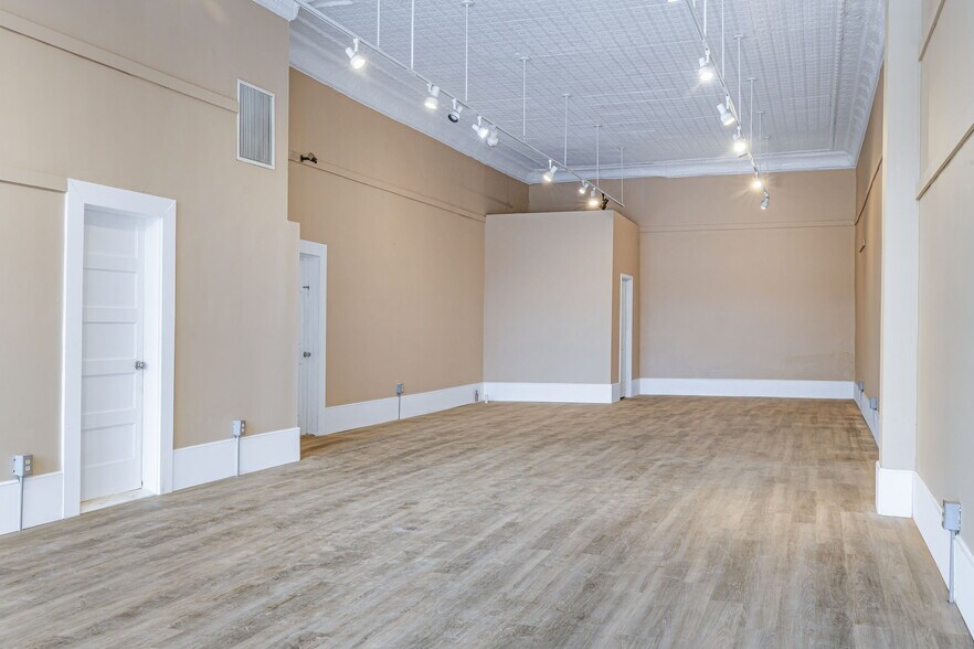 More Photos Of 24 #3 South Andrews Ave, Hot Springs Office For Sale