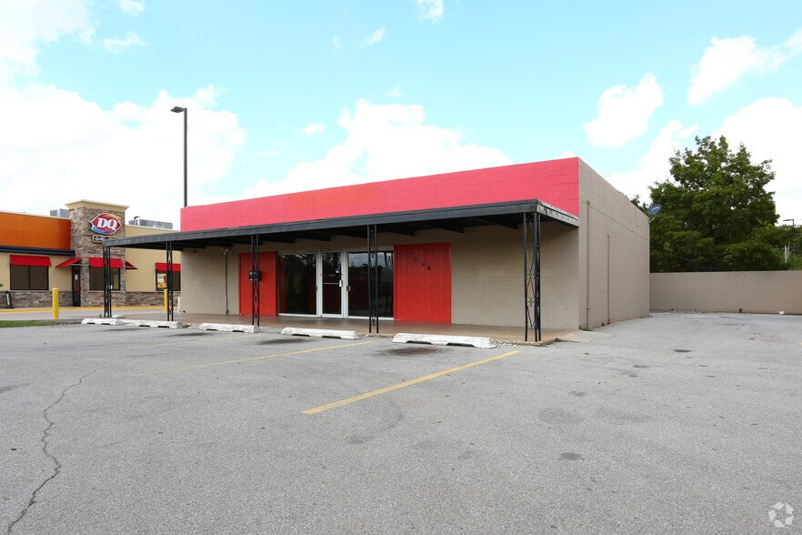 Primary Photo Of 1829 W Main St, Norman Freestanding For Sale