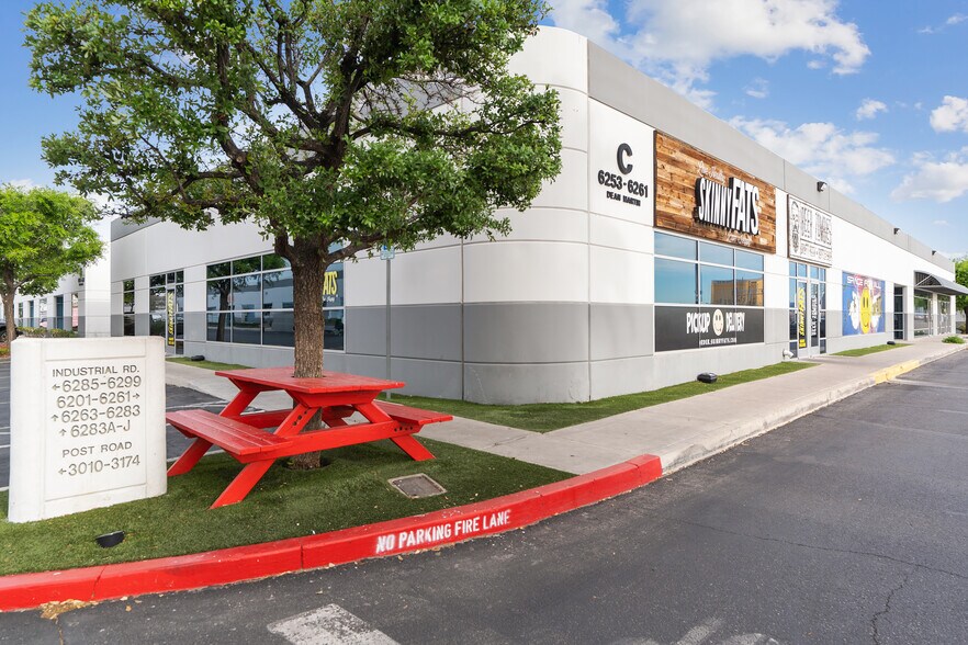 More Photos Of 6263-6281 Dean Martin Dr, Las Vegas Showroom For Lease