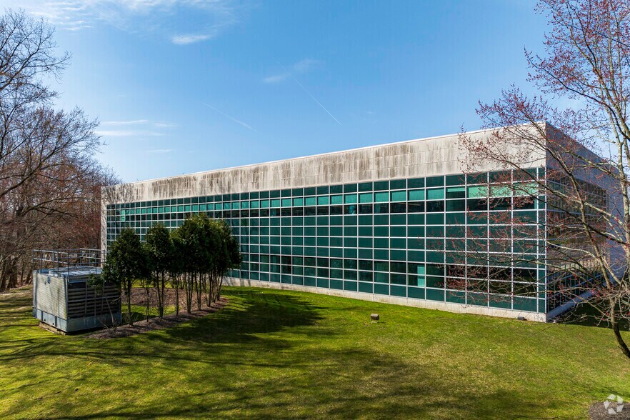 More Photos Of 5 Paragon Dr, Montvale Office For Lease