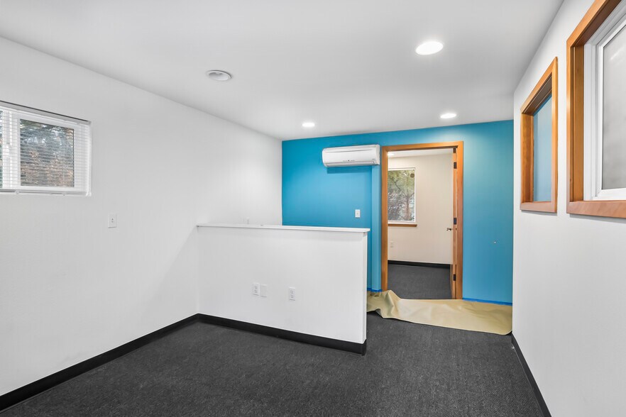 More Photos Of 909 SE 2nd St, Bend Office For Sale