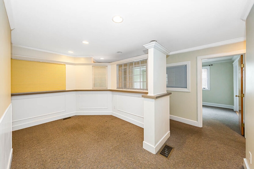More Photos Of 143 State St, Newburyport Loft Creative Space For Lease