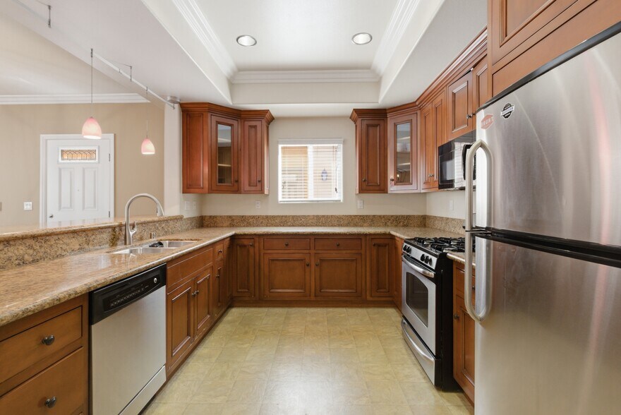 More Photos Of 1101 East Ave, Burbank Apartments For Sale