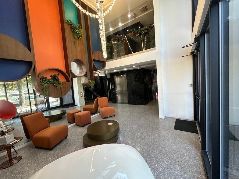 More Photos Of 1915 Commonwealth St, Houston Office For Lease