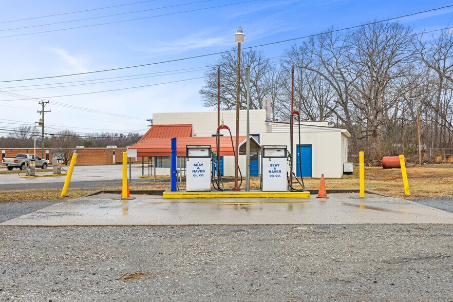 More Photos Of 16855 Oak St, Dillwyn Service For Sale