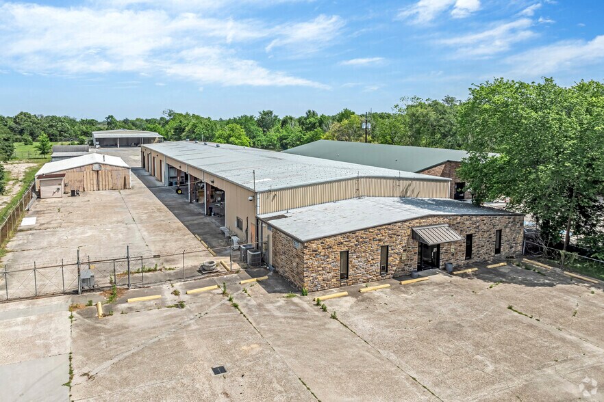 More Photos Of 3615 Almeda Genoa Rd, Houston Warehouse For Lease