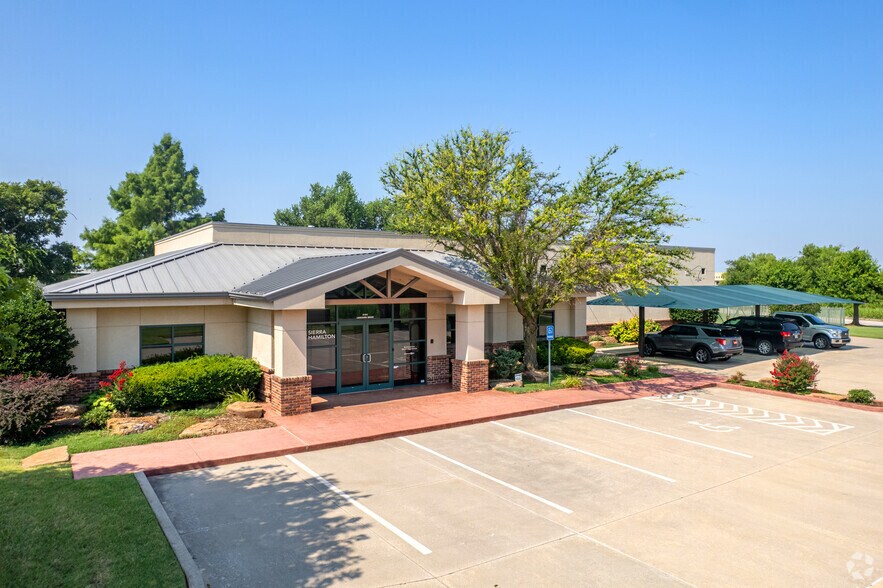 Primary Photo Of 3101 S Lakeside Dr, Oklahoma City Light Distribution For Sale