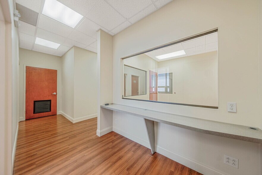 More Photos Of 152 Islip Ave, Islip Medical For Lease
