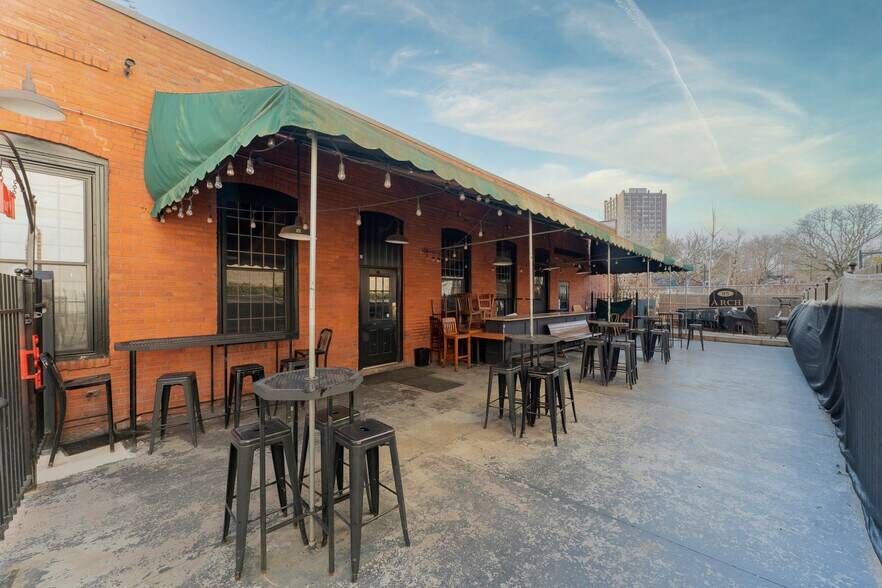 More Photos Of 83-85 Arch St, Hartford Restaurant For Sale