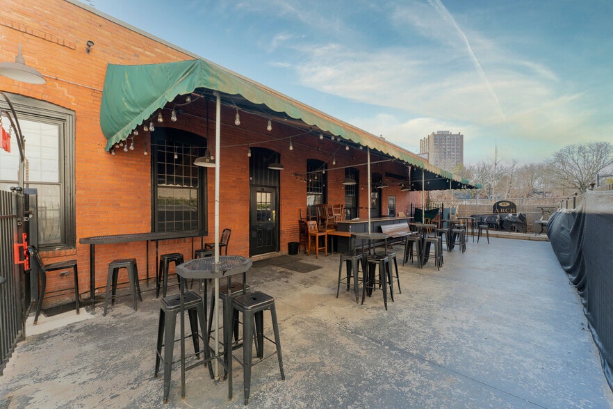 More Photos Of 83 Arch St, Hartford Restaurant For Sale