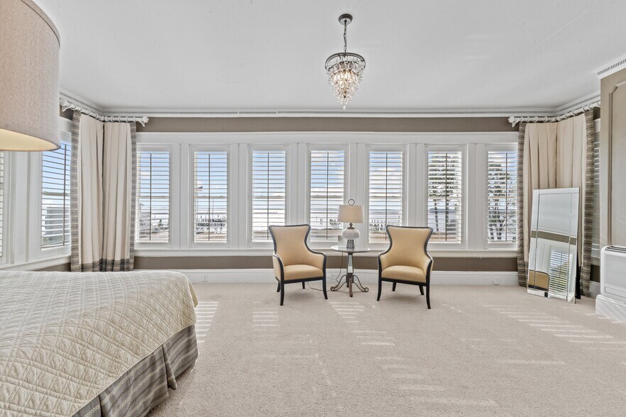 More Photos Of 738 E Main St, Belhaven Hotel For Sale