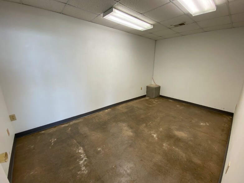 More Photos Of 780 S Chicago St, Geneseo General Retail For Lease