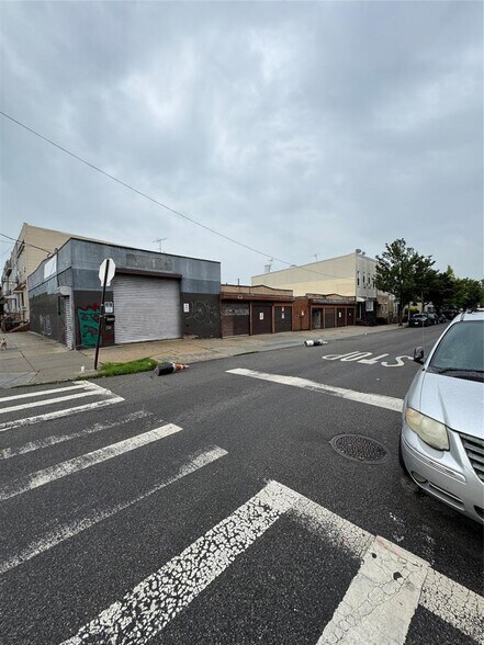 Primary Photo Of 576 Grandview ave, Ridgewood Parking Garage For Sale