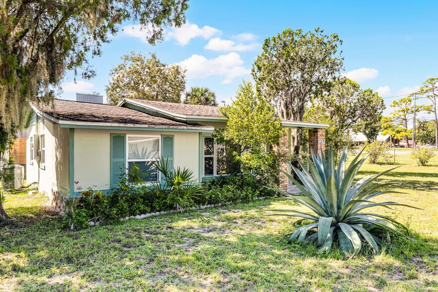 More Photos Of 102 Orange Ave, Edgewater Flex For Sale