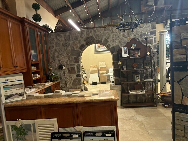 More Photos Of 3150 Power Inn Rd, Sacramento Showroom For Sale