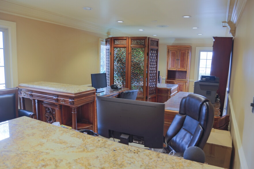 More Photos Of 1036 Oakhaven Rd, Memphis Medical For Sale