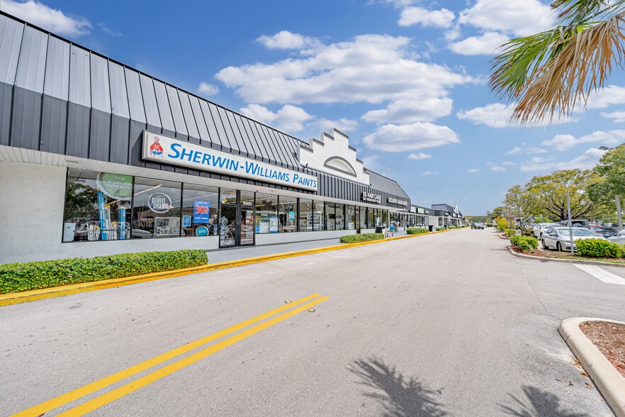 More Photos Of 9801-9965 Pines Blvd, Pembroke Pines General Retail For Lease