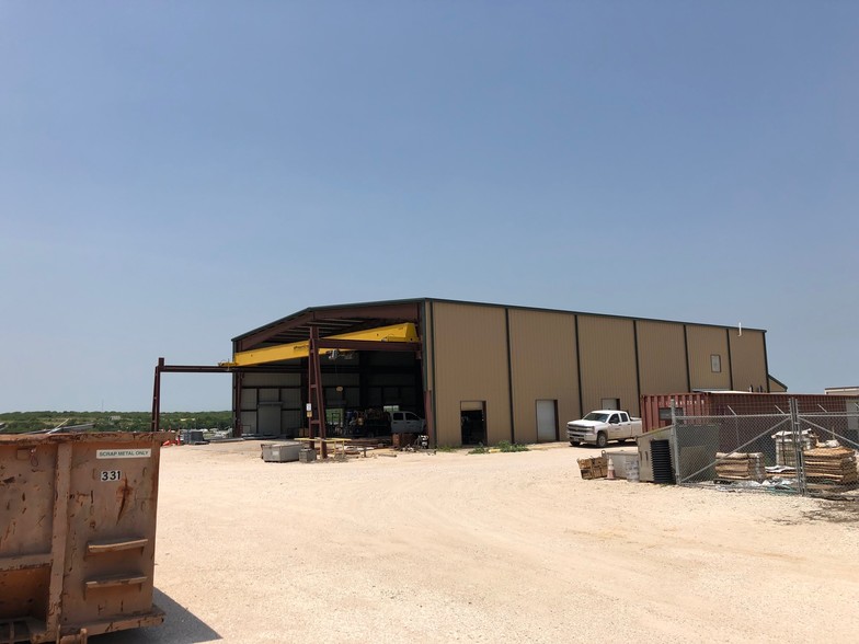 More Photos Of 8730 S Highway 181, Kenedy Warehouse For Lease