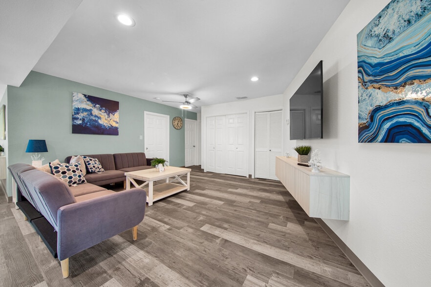 More Photos Of 120 E Jupiter Ln, South Padre Island Hotel For Sale