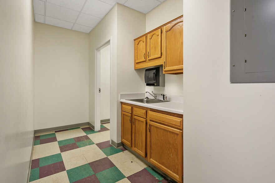 More Photos Of 303-305 Tilghman Dr, Dunn Medical For Sale