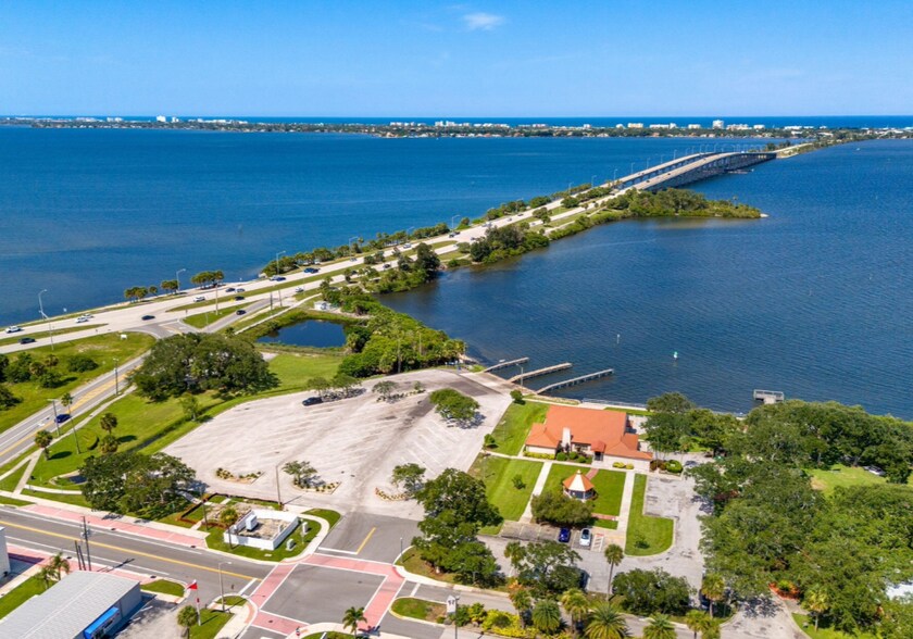 More Photos Of 1811 Riverview Dr, Melbourne Office Residential For Sale