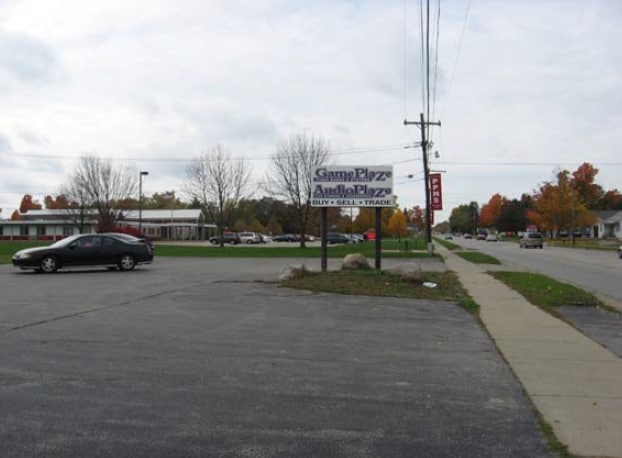 More Photos Of 301 W Michigan Ave, Paw Paw Fast Food For Sale
