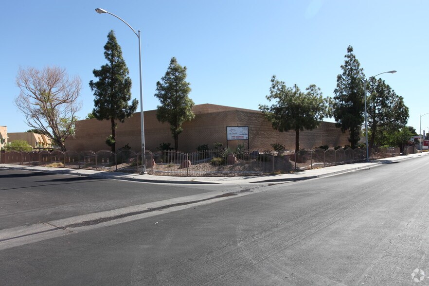 More Photos Of 5040 Edna Ave, Las Vegas Office For Lease