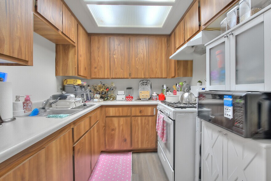 More Photos Of 275-299 Monte Vista St, La Habra Apartments For Sale