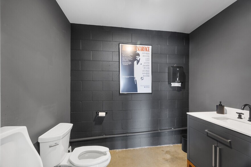 More Photos Of 14128 Paramount Blvd, Paramount Warehouse For Sale