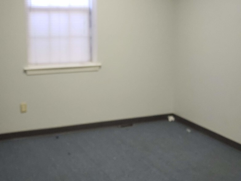 More Photos Of 301-321 Pinedge Dr, Berlin Unknown For Lease