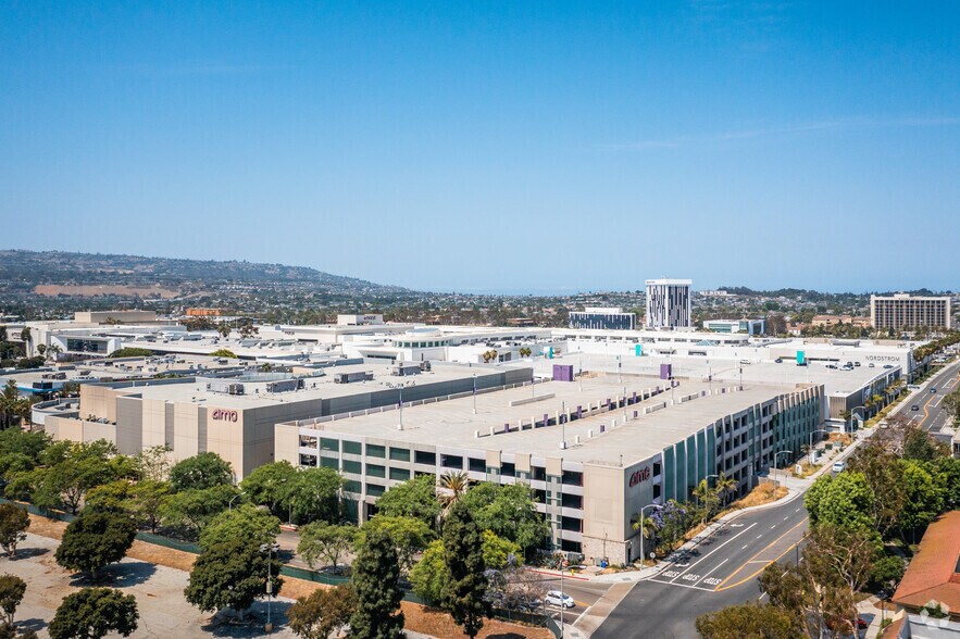 More Photos Of 21712 Hawthorne Blvd, Torrance General Retail For Lease