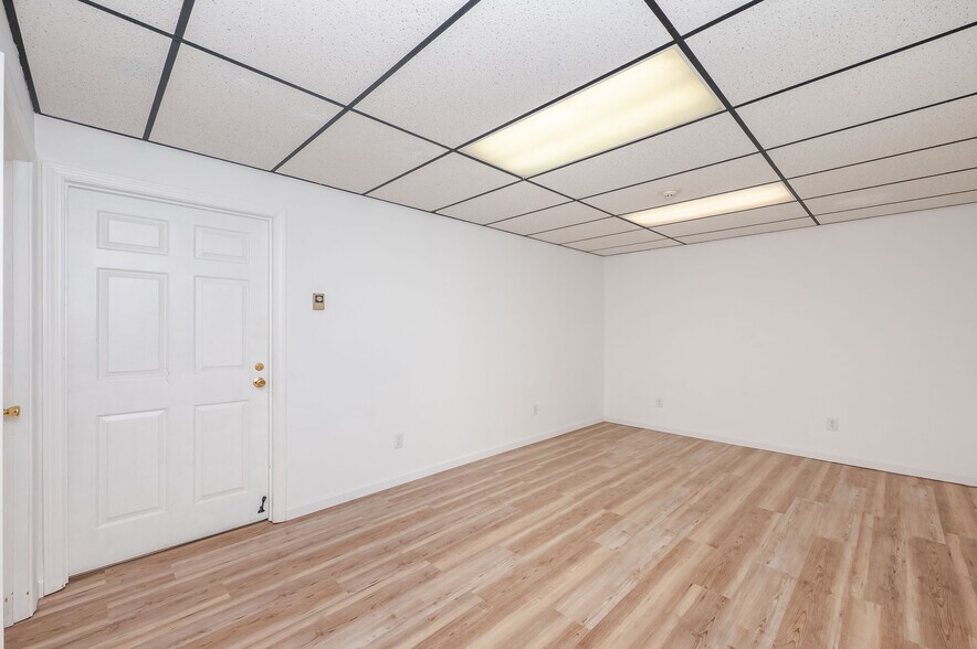 More Photos Of 16 Kingston Rd, Exeter Light Manufacturing For Sale