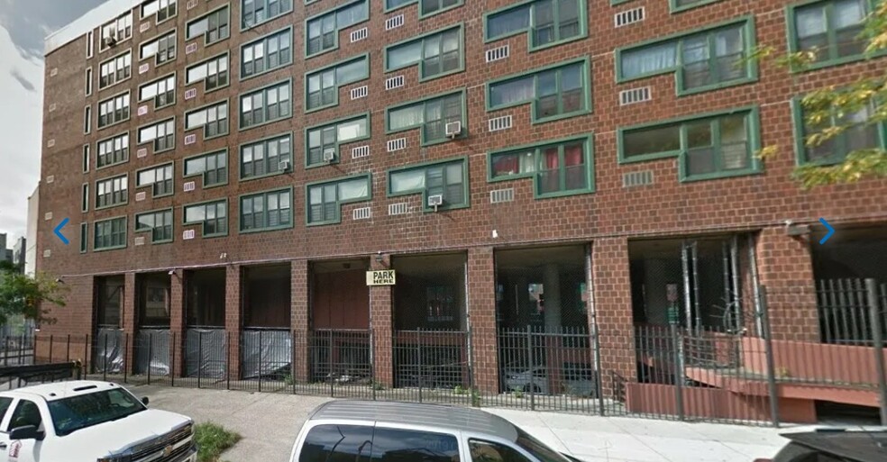 Primary Photo Of 735 Garden St, Bronx Parking Garage For Lease