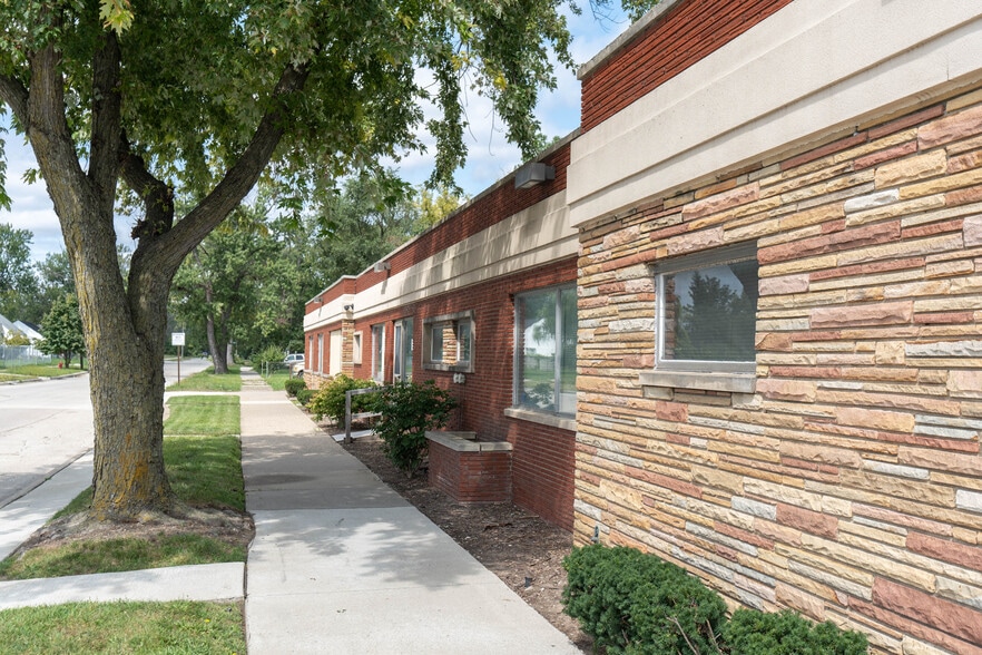 More Photos Of 18101-18111 E Warren Ave, Detroit Flex For Lease
