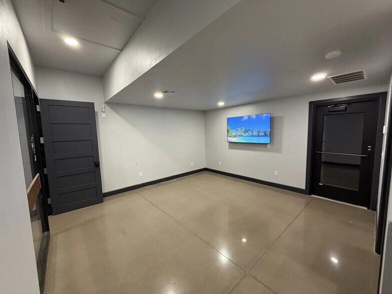 More Photos Of 3800 NE 104th St, Oklahoma City Industrial For Lease