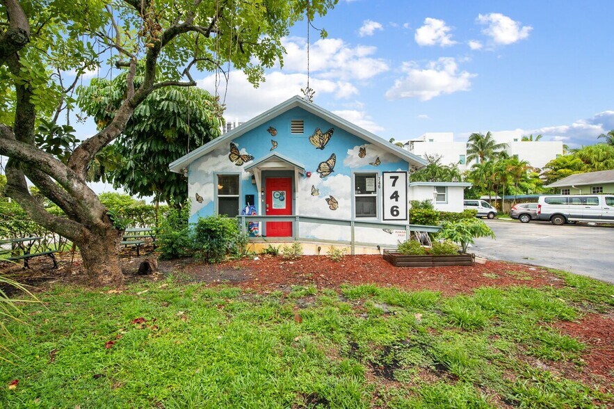 More Photos Of , Fort Lauderdale General Retail For Sale