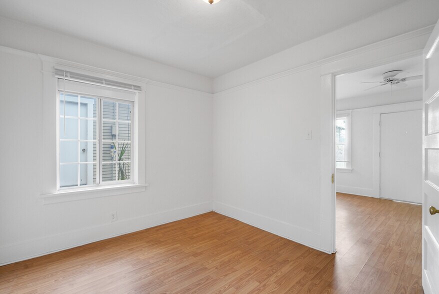 More Photos Of 2006 Strongs Dr, Venice Apartments For Sale