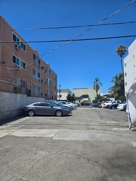 More Photos Of 933 S Western Ave, Los Angeles Auto Dealership For Lease
