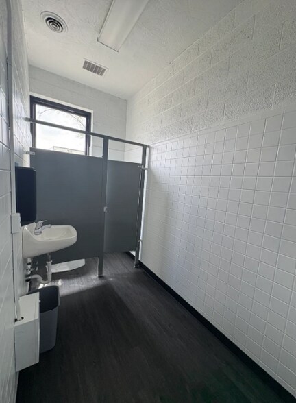 More Photos Of 987 S Mill St, Plymouth Office For Lease