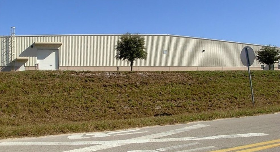 More Photos Of 13037 Distribution Blvd, Lake Placid Distribution For Lease