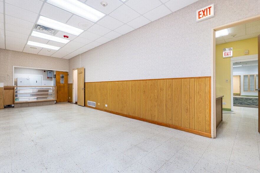 More Photos Of 7541 N Western Ave, Chicago Office For Sale